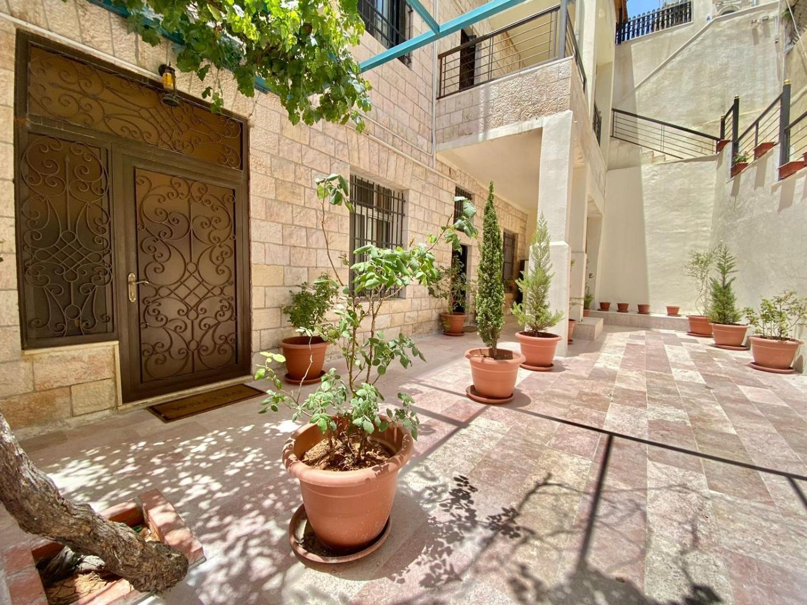 Villa Mira Guesthouse 1 - Downtown Central Amman - Al Diyrih Exterior foto