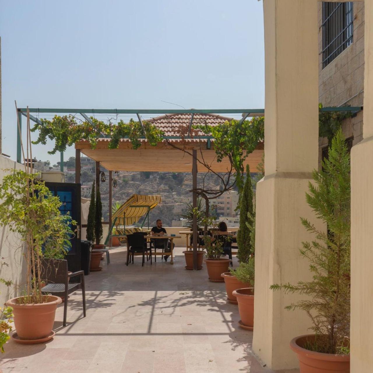 Villa Mira Guesthouse 1 - Downtown Central Amman - Al Diyrih Exterior foto