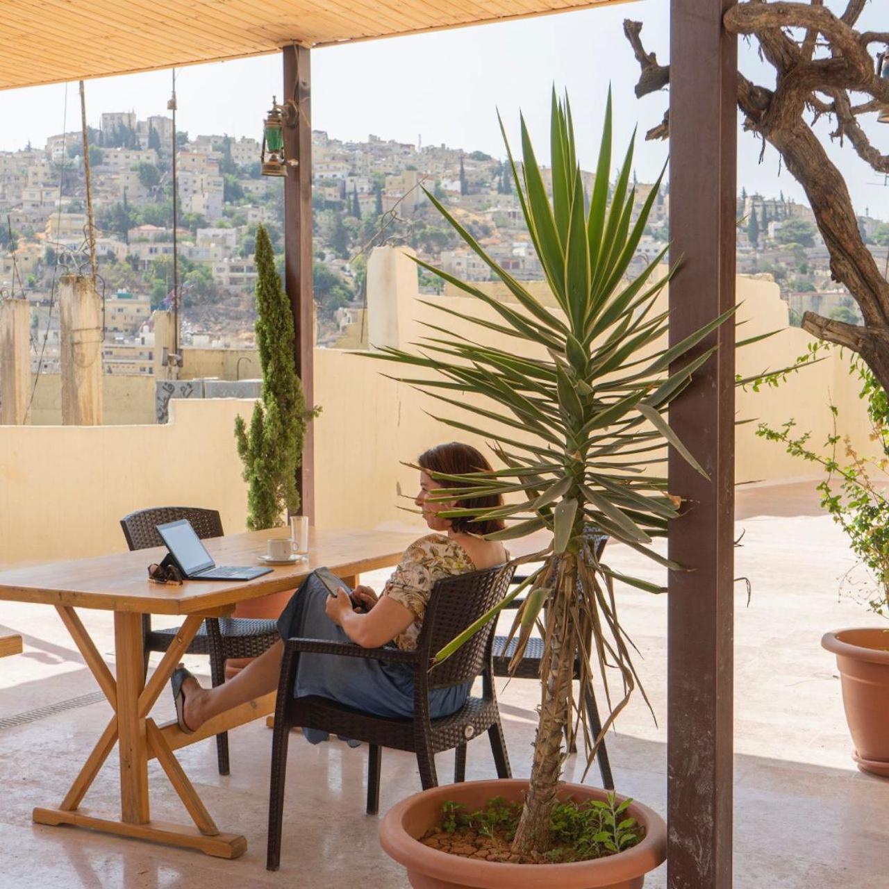 Villa Mira Guesthouse 1 - Downtown Central Amman - Al Diyrih Exterior foto